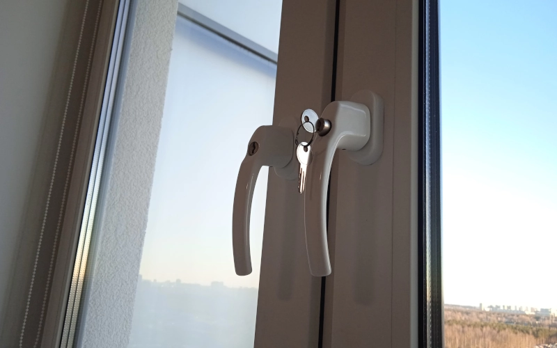 remookno-008 protecting children from falling out of windows